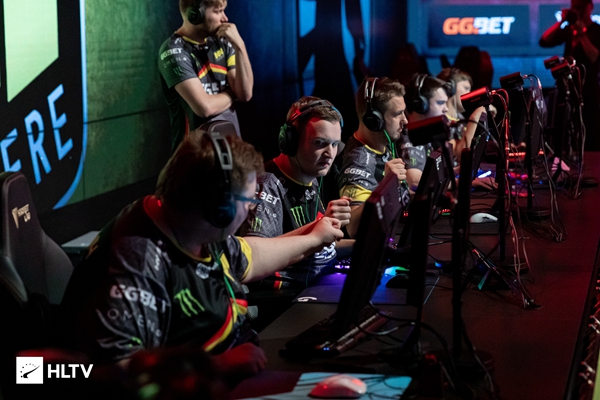 示了坚韧不 示了坚韧不