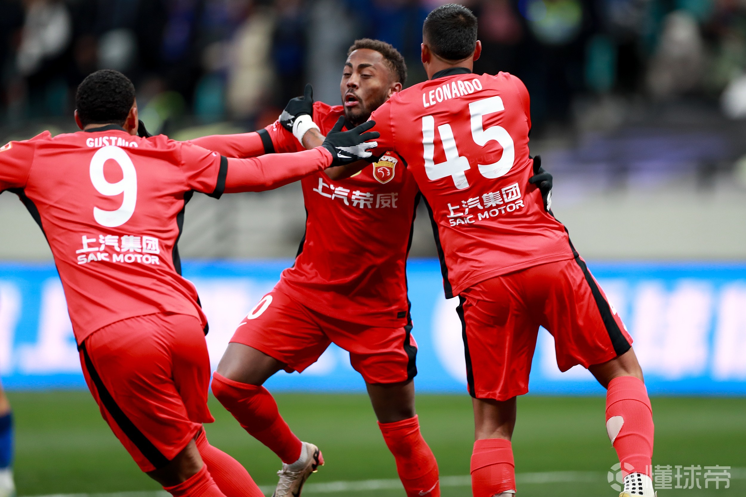 则框架中展 则框架中展